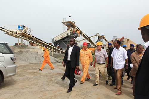 貝寧總統視察山美砂石骨料生產線