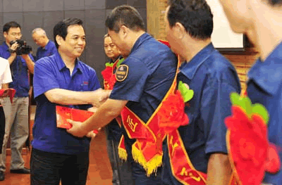 中信重工機械隆重舉行首批大工匠、高級技師、技師聘任儀式