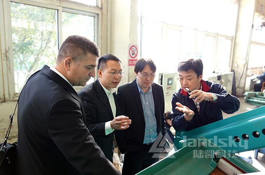 美卓礦山與建筑技術參觀陸凱科技振動篩生產車間