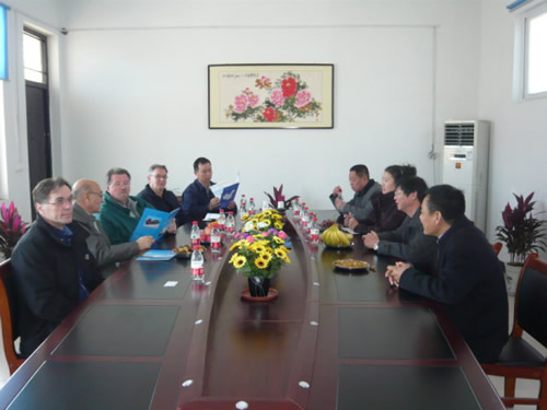 加拿大外商到新鄉(xiāng)市新龍機(jī)械有限公司考察、參觀