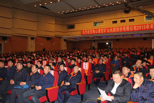 鞍重股份表彰在2013年工作中做出突出貢獻的部門及個人