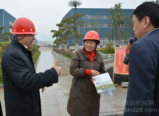 黃石市副市長周蔚芬等領(lǐng)導(dǎo)一行就湖北鑫鷹公司新三板掛牌進行現(xiàn)場調(diào)研