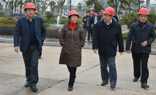 黃石市副市長周蔚芬等領(lǐng)導(dǎo)一行就湖北鑫鷹公司新三板掛牌進行現(xiàn)場調(diào)研