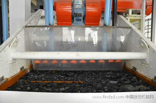 煤泥脫水篩正在選煤調試