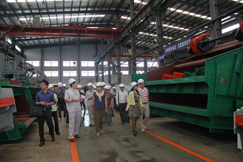 投資者參觀了鞍山重型礦山機器股份有限公司（鞍重股份）產品、生產車間