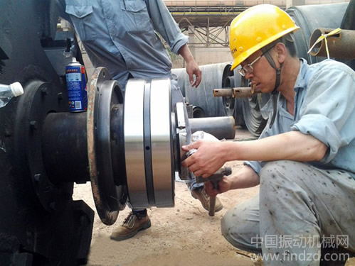 砂巖礦破碎機小帶輪兩端軸承更換