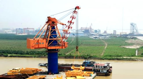 廣船國際造四臺世界最大移動式破碎機裝船發貨