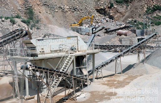 特雷克斯南方路機(jī)履帶式移動破碎機(jī)在華北地區(qū)落地