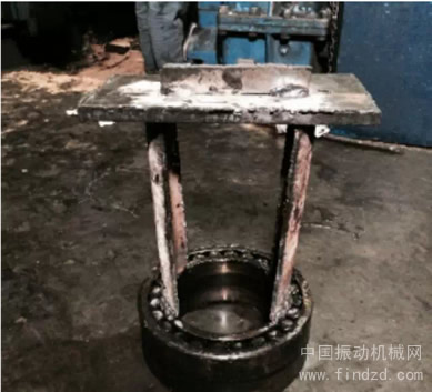 自制工具解決MMD破碎機更換齒輥軸承難題