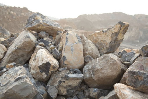 爆破后的石灰石，大部分粒徑為0-600mm