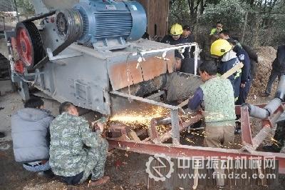 破碎機再爆安全事故 桐鄉男子手臂被卡破碎機