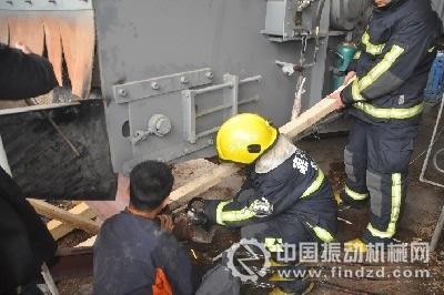 破碎機再爆安全事故 桐鄉男子手臂被卡破碎機