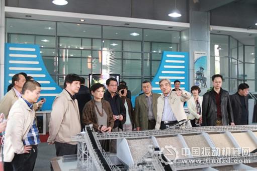 中國科協副主席陳章良率考察團赴南方路機調研