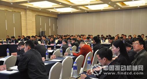 安徽舉辦《垂直振動壓路機施工技術規程》現場交流會