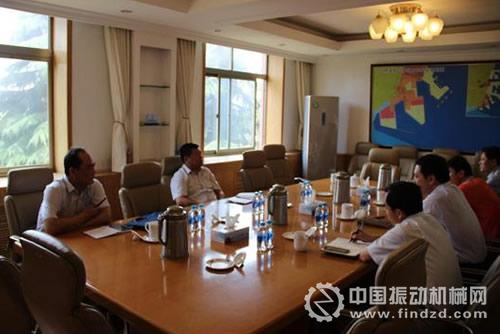 莒南縣政府厲縣長推動鑫源保稅倉庫管狀帶式輸送機項目