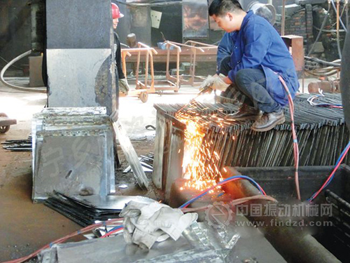 分行業整治中，黃材勝溪電解錳廠正在拆除。