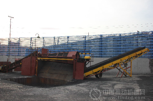 原料七線料場自制圓筒式篩分機