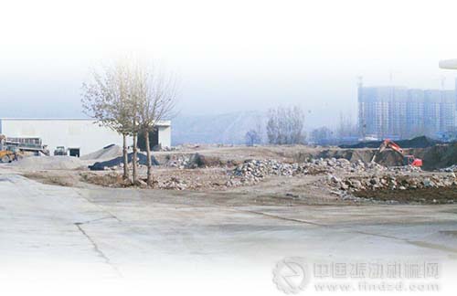 裕基工貿院內砂石裸露