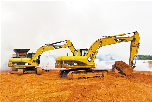 南寧市美斯達礦山機械設備有限公司年產1500臺（套）履帶移動式破碎篩分設備項目正式動工