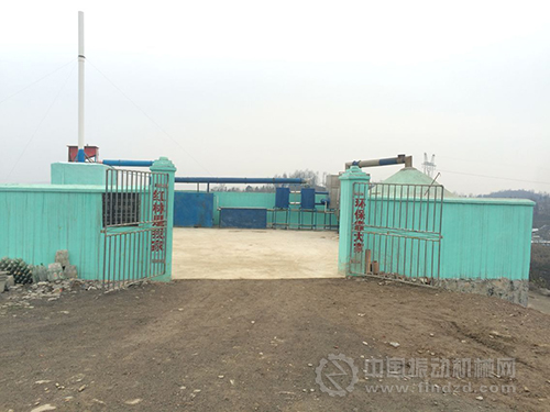 　圖為正在生產(chǎn)的垃圾焚燒爐無煙無味 