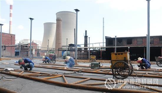 圖為6月8日，安裝制作現(xiàn)場