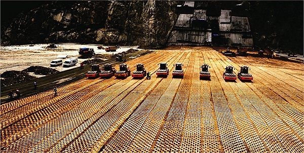 無人駕駛振動壓路機