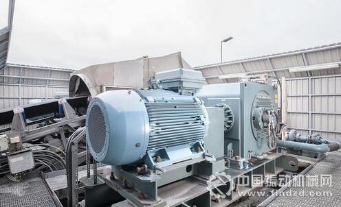 圖2 CST系統能夠高效傳輸電機功率和扭矩，保持平穩的啟動和停機，因此可消除輸送帶震動波，延長輸送帶壽命。