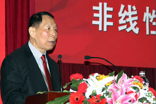 非線性振動(dòng)專家陳予恕站上央視&ldquo;最美教師&rdquo;領(lǐng)獎(jiǎng)臺(tái)