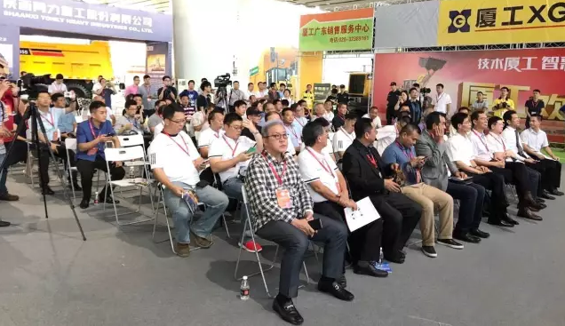 參加開幕儀式代表