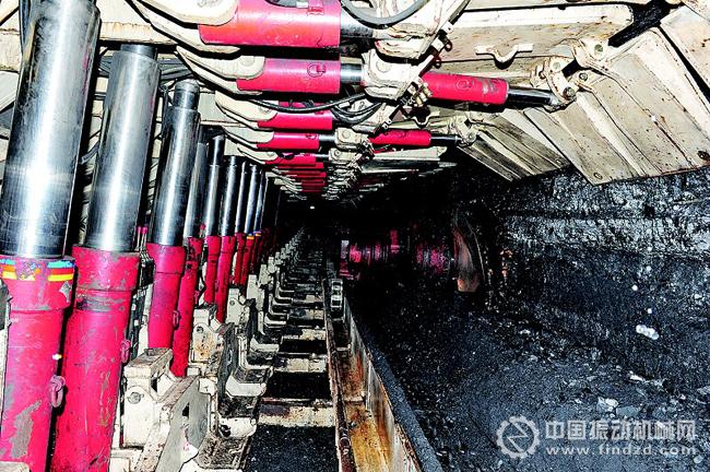 圖片 充填采煤井下作業 