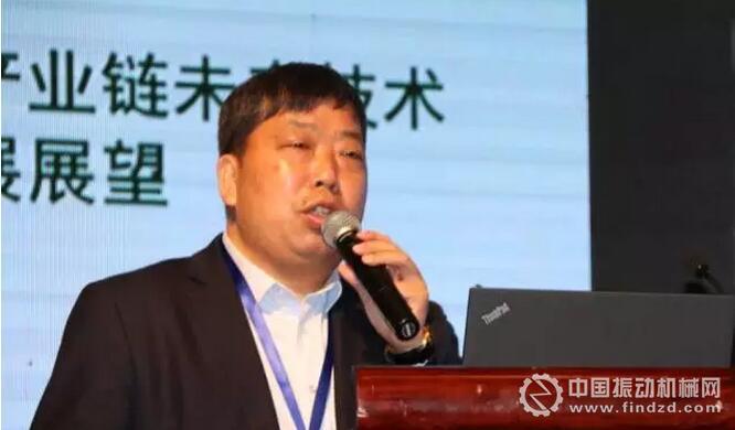 南昌礦山機(jī)械有限公司董事長李順山作題為《砂石骨料全產(chǎn)業(yè)鏈未來技術(shù)發(fā)展展望》