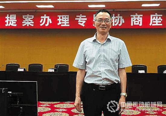 政協委員鄭金伙 