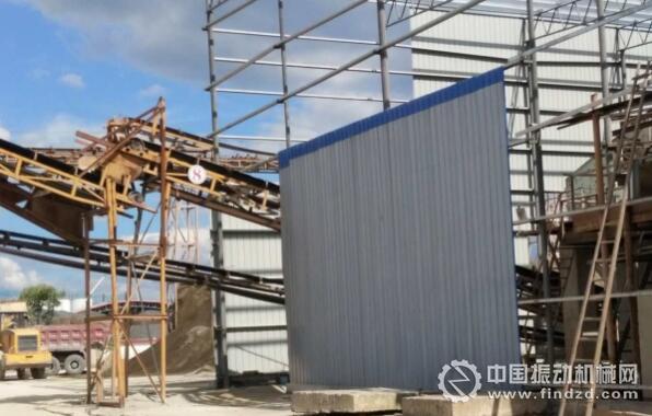 建德大慈巖鎮工業園區內，正在進行制砂場拆除工作
