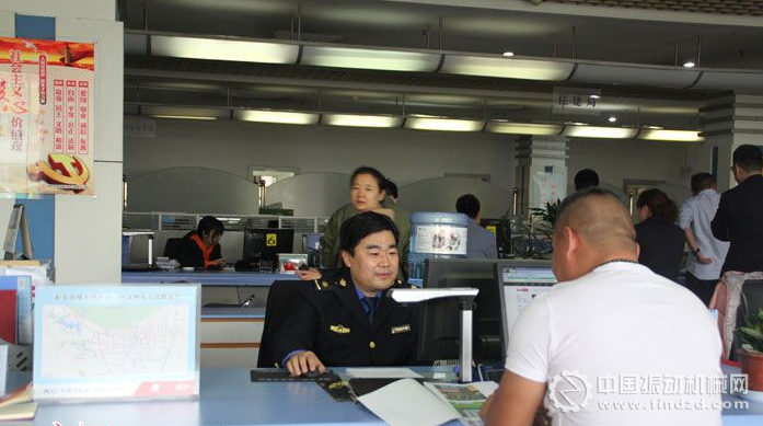 受理戶外廣告設置審批，辦理人到大廳提交材料、網上填報申請，申報流程不超過5分鐘，5個工作日可審批完成。