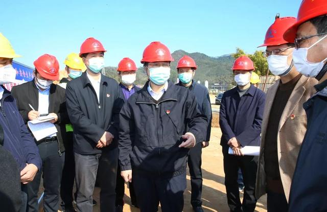 劉遠在漳武高速公路南靖段工程項目施工現場察看了解該項目復工情況