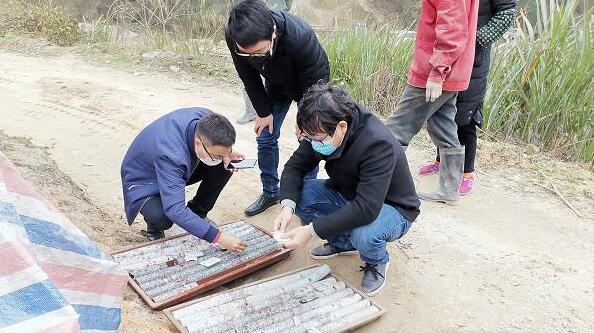 砂石公司現(xiàn)場(chǎng)取樣。