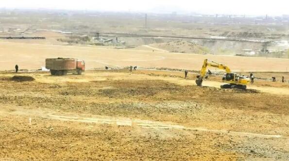 圖為該項目復工后建設場景一角。