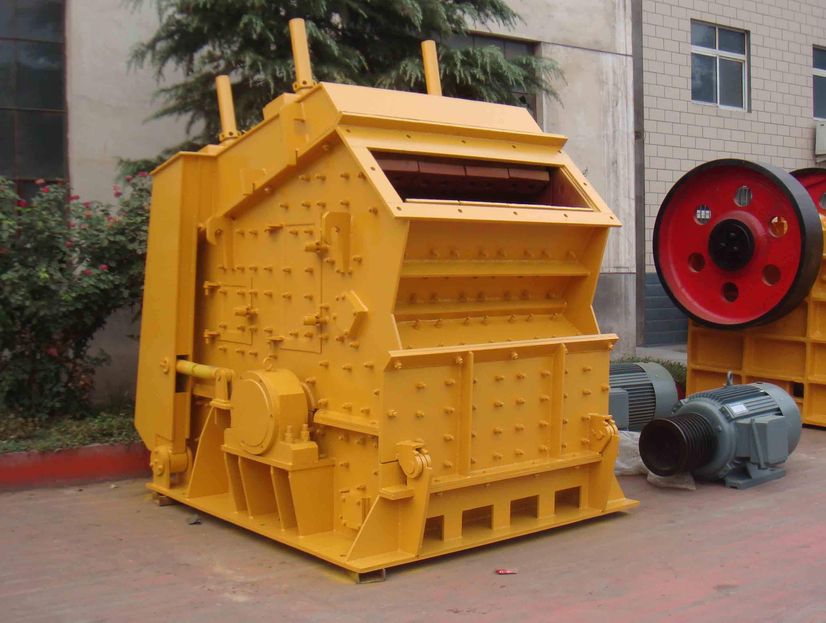 反擊式破碎機(jī).jpg 反擊式破碎機(jī).jpg