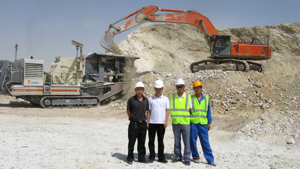 美卓奧圖泰工程師與中水電管理人員在施工現