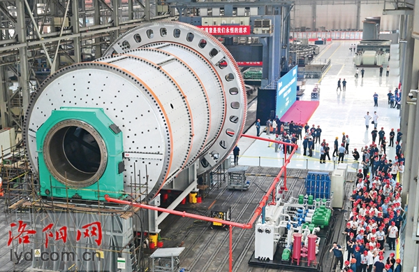 國產(chǎn)首臺套最大溢流型球磨機